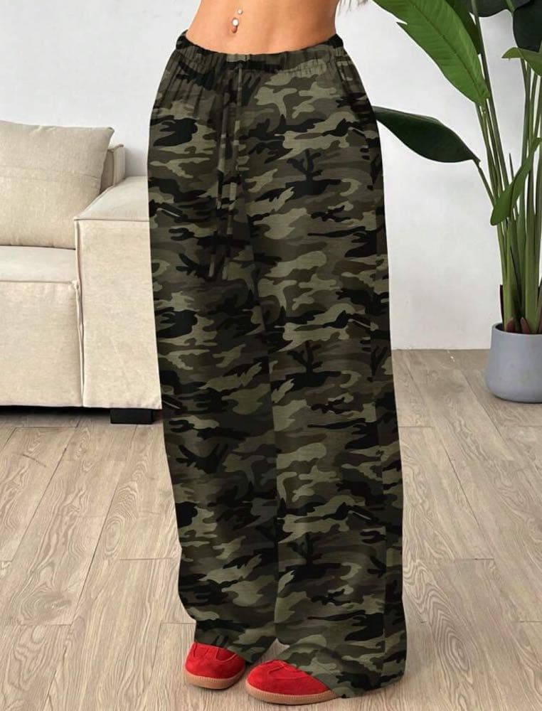 بنطلون   كاجوال بمقاسات كبيرة بطبعة مموهة ورباط وساق مستقيمة